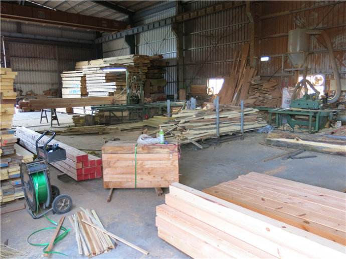 避免木材廠工人感染呼吸道疾病，圣南環(huán)保風(fēng)機提供環(huán)境保障